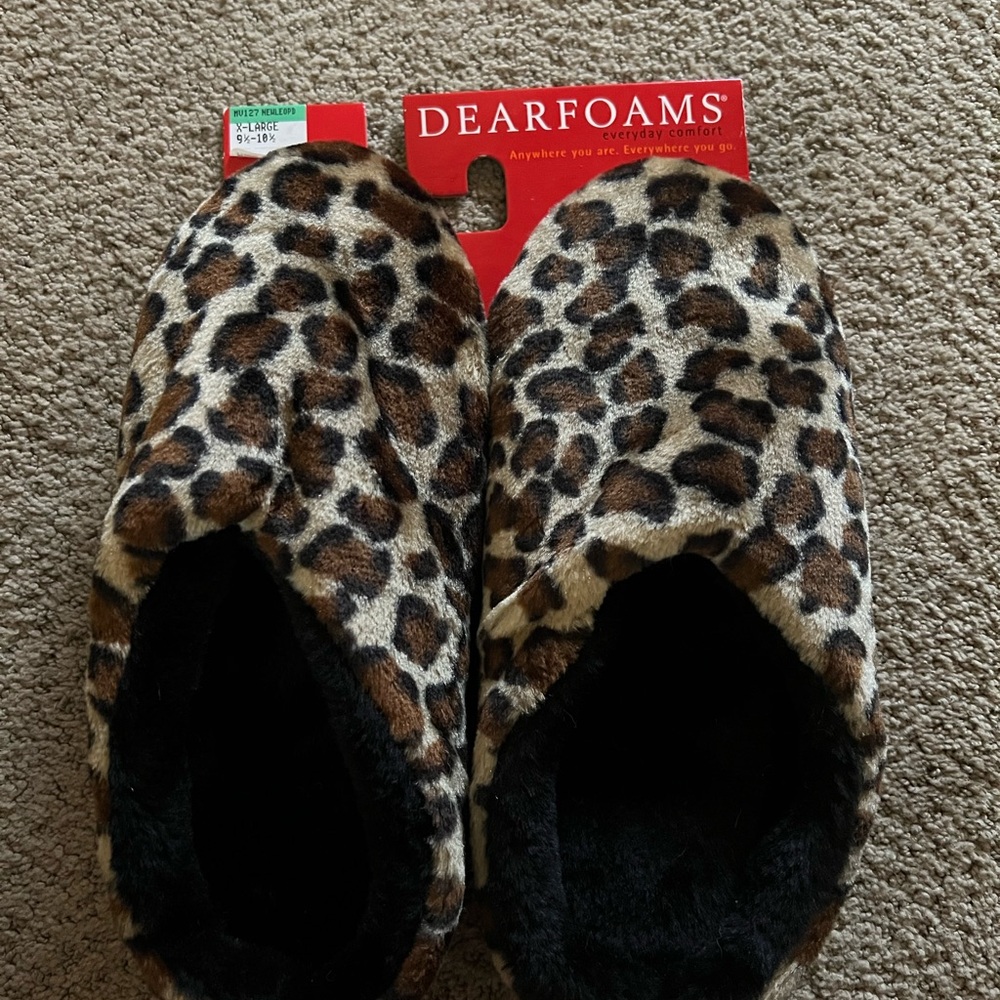 NWT Dearfoam cheetah print slippers